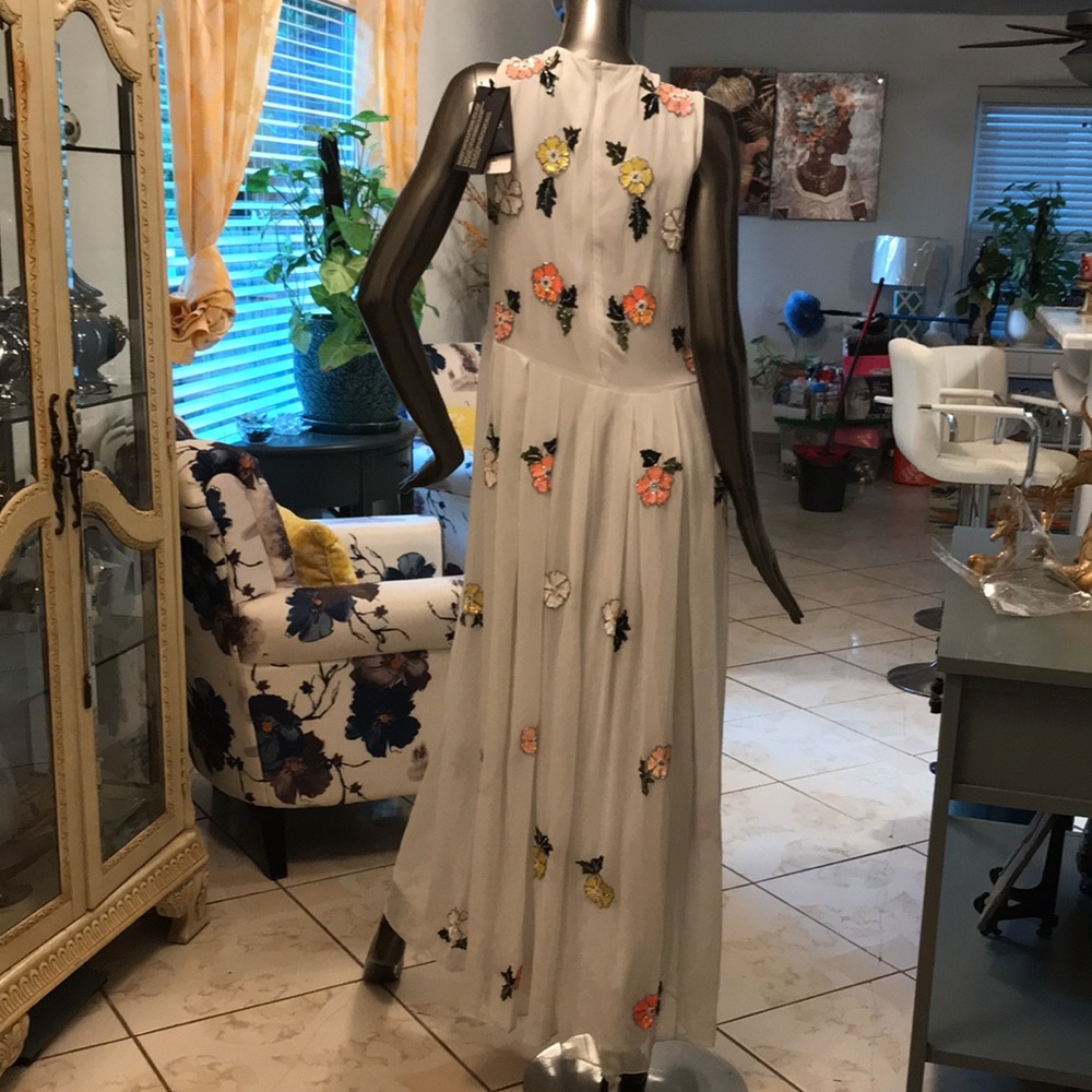Needle and thread - Picture 10 of 11